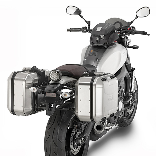 0JH3826_DLM30A_on Yamaha XSR900.jpg